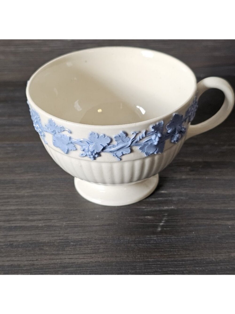 Wedgwood Edme Queensware Blue Raised Grapes Teacup 2.5" vintage grapevine garlan - Picture 6 of 12